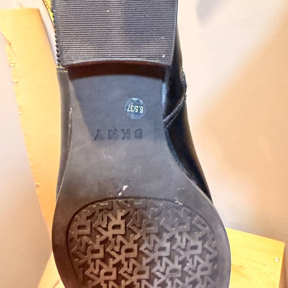 DKNY Womens Black Leather Chelsea Ankle Boots Silver Heel Detail Size 6.5 37 - Picture 5 of 6